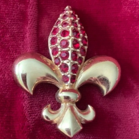 Swarovski Jewelry - Vintage Swan Swarovski ruby Crystal gold Fleur de Lis pin
